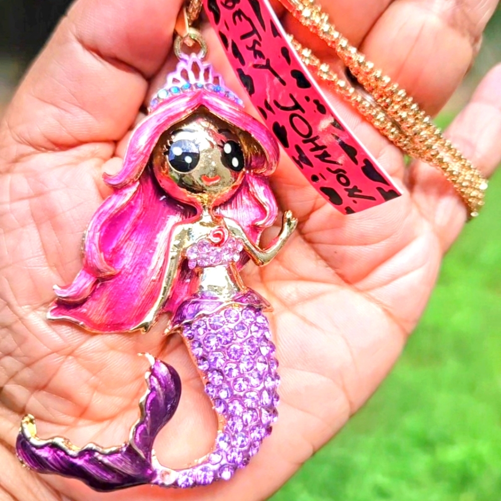 NIP Betsy Johnson Large Purple Crystal Mermaid Pendant on 28" Long Gold Necklace